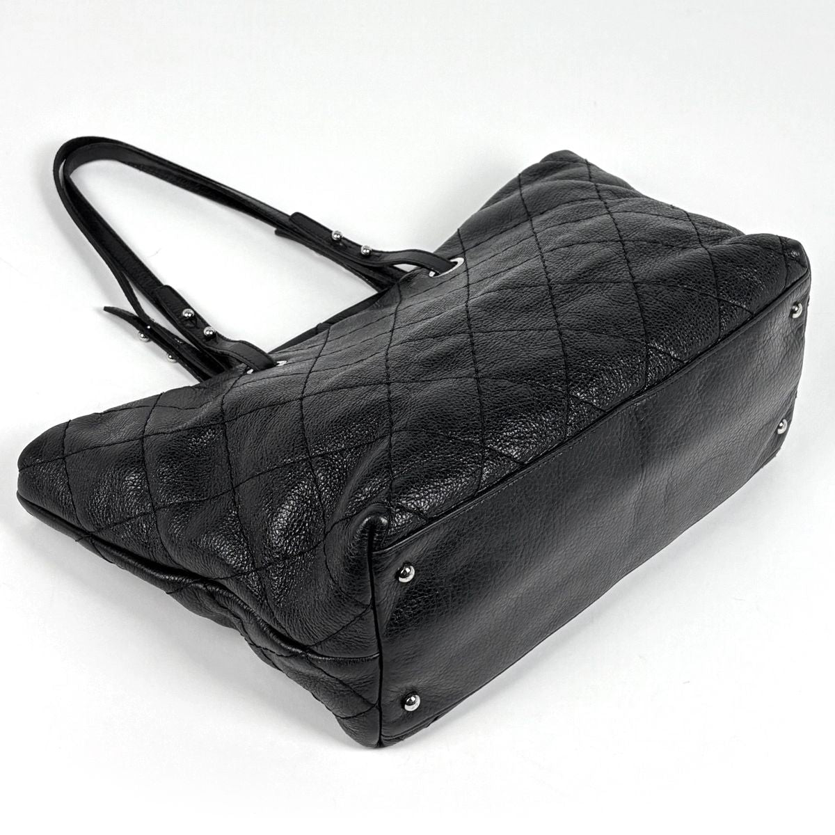 Chanel on the Road Tote CC Logo Leather Black — view 2