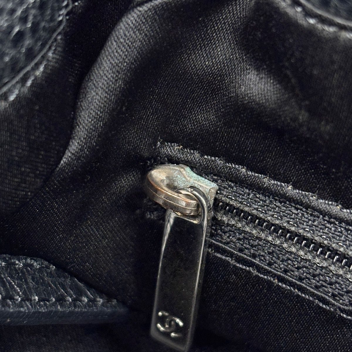 Chanel on the Road Tote CC Logo Leather Black — view 8