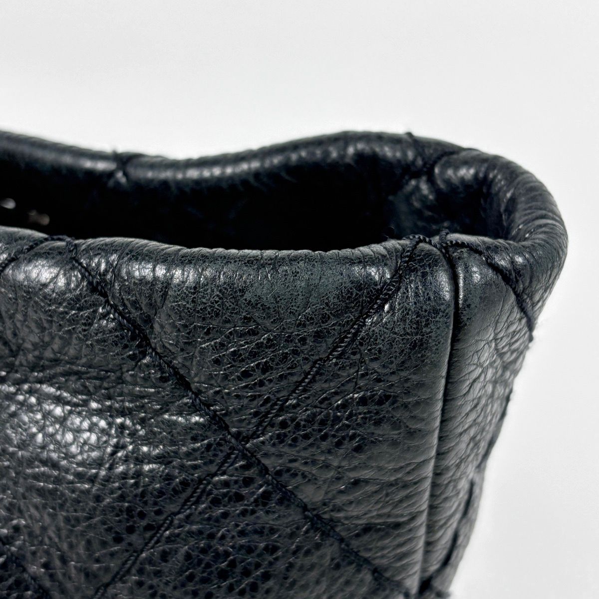 Chanel on the Road Tote CC Logo Leather Black — view 4