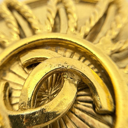 Chanel CC Logo Brooch Round Gold Plated — view 5
