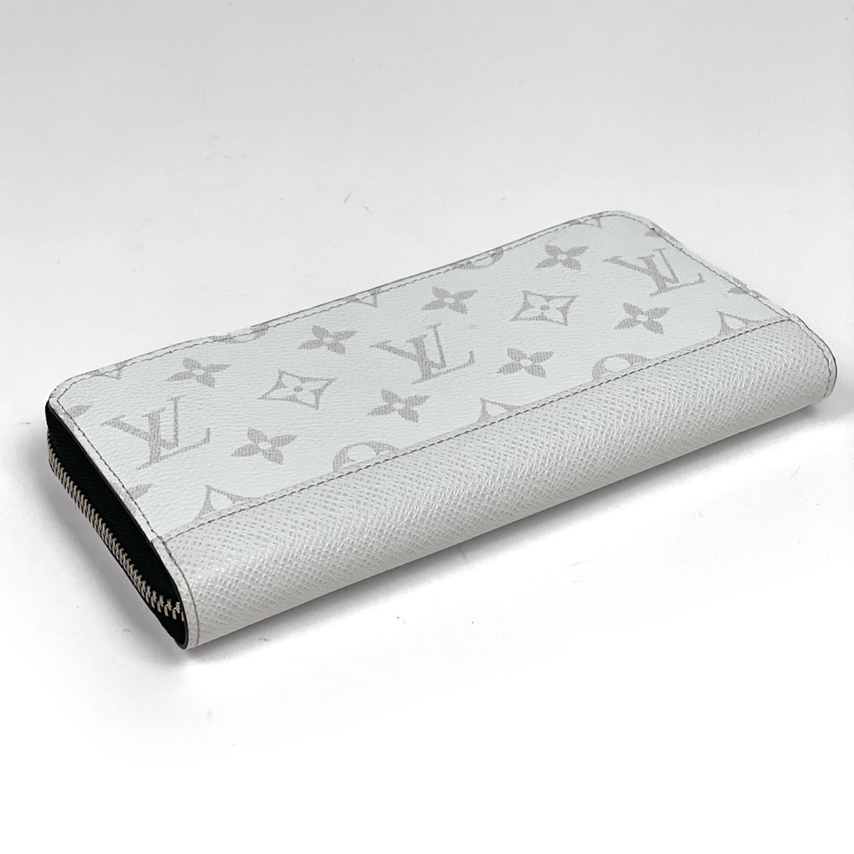 Louis Vuitton Zippy Wallet Horizontal Zip Around Taigarama Optic White — view 2