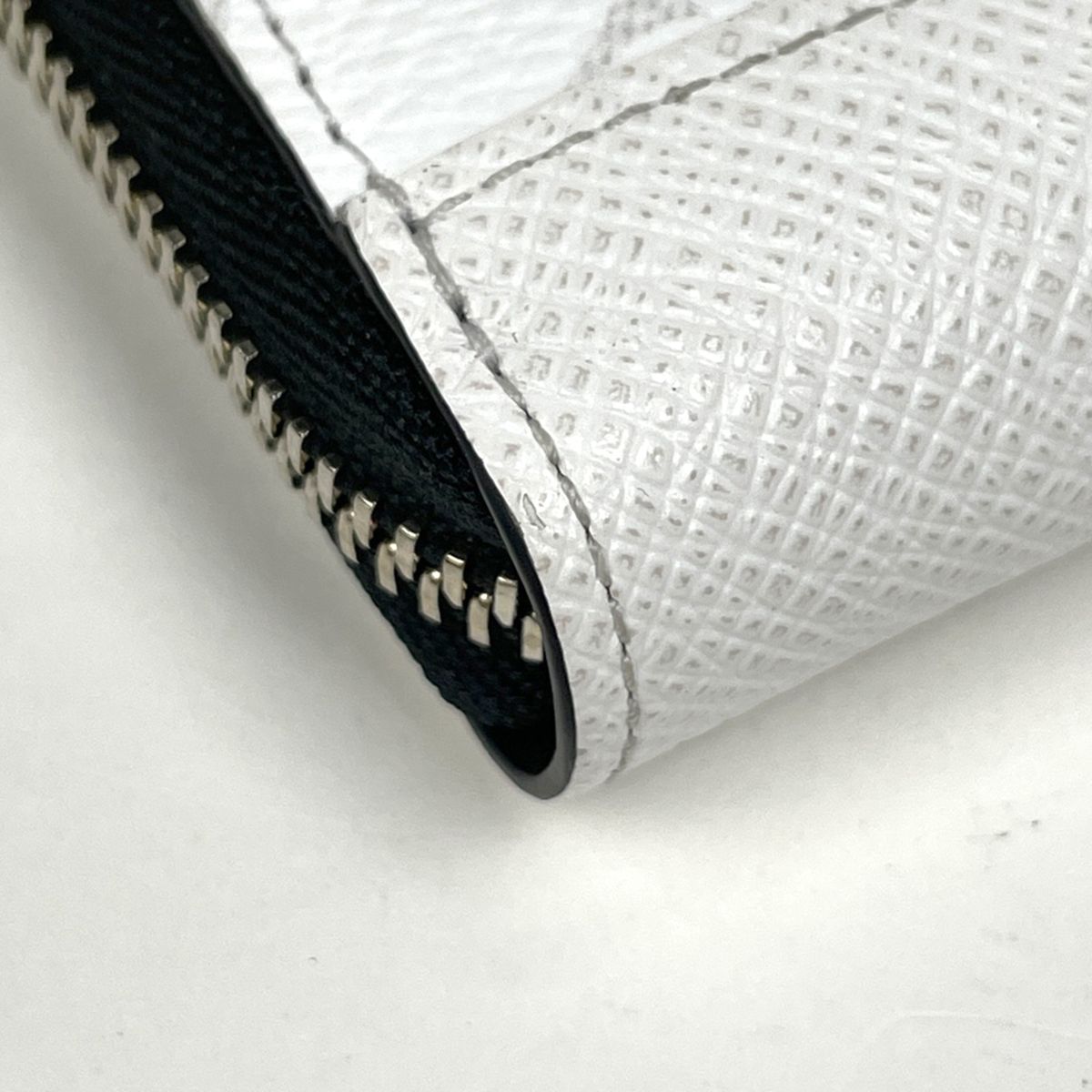 Louis Vuitton Zippy Wallet Horizontal Zip Around Taigarama Optic White — view 3