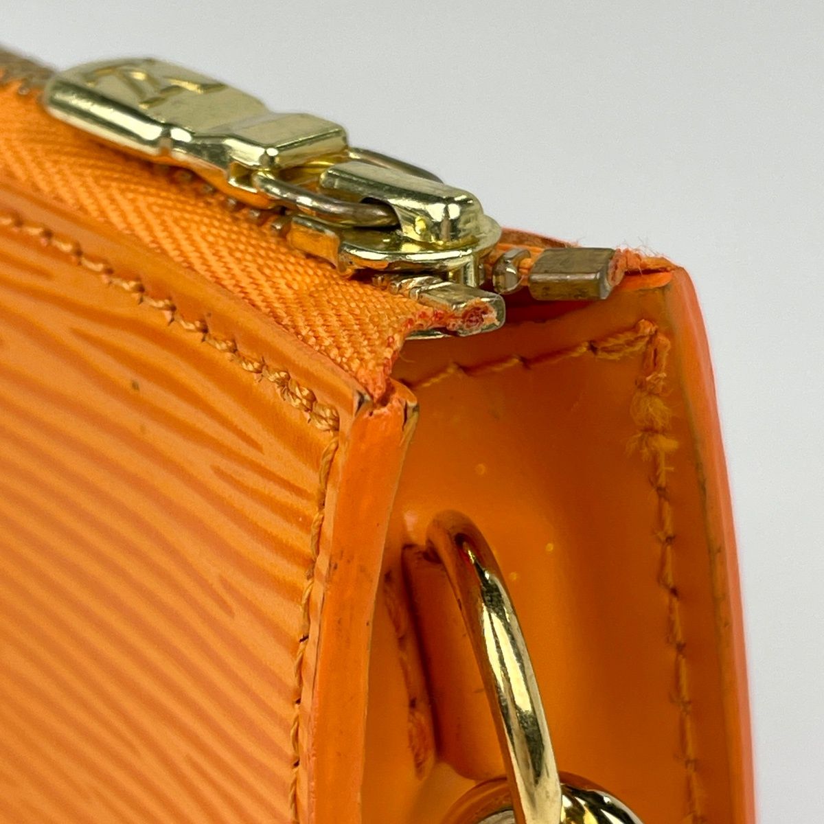 Louis Vuitton Pochette Makeup Cosmetics Pouch Epi Mandarin — view 7