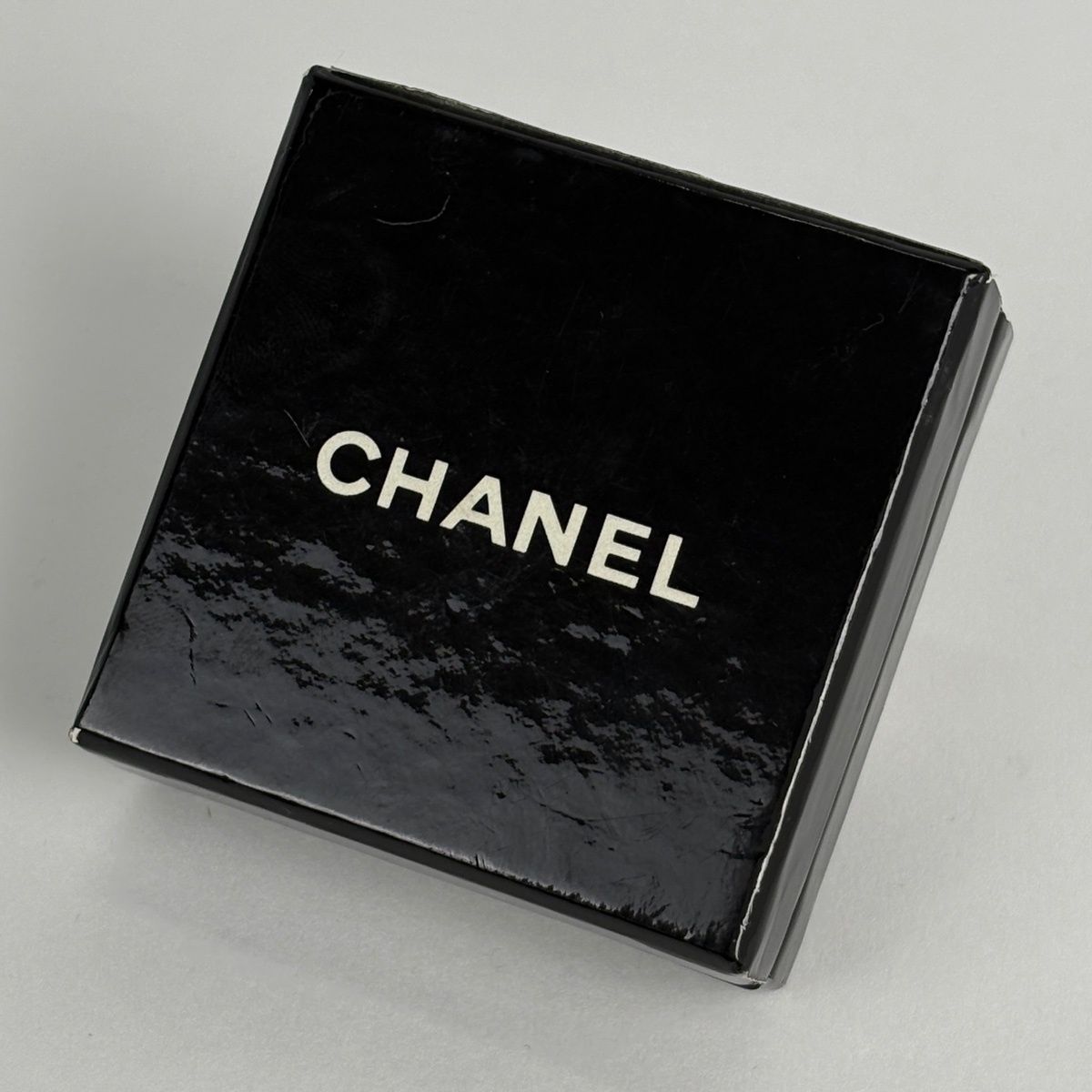 Chanel CC Logo Earrings Gold Plated — view 6