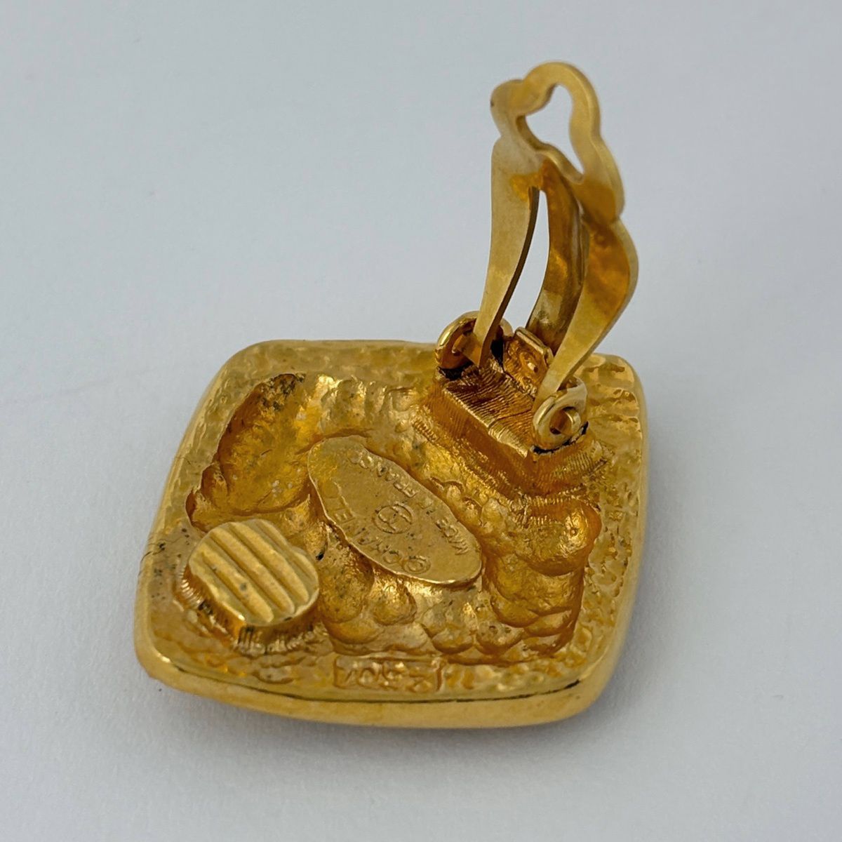 Chanel CC Logo Earrings Gold Plated — view 3