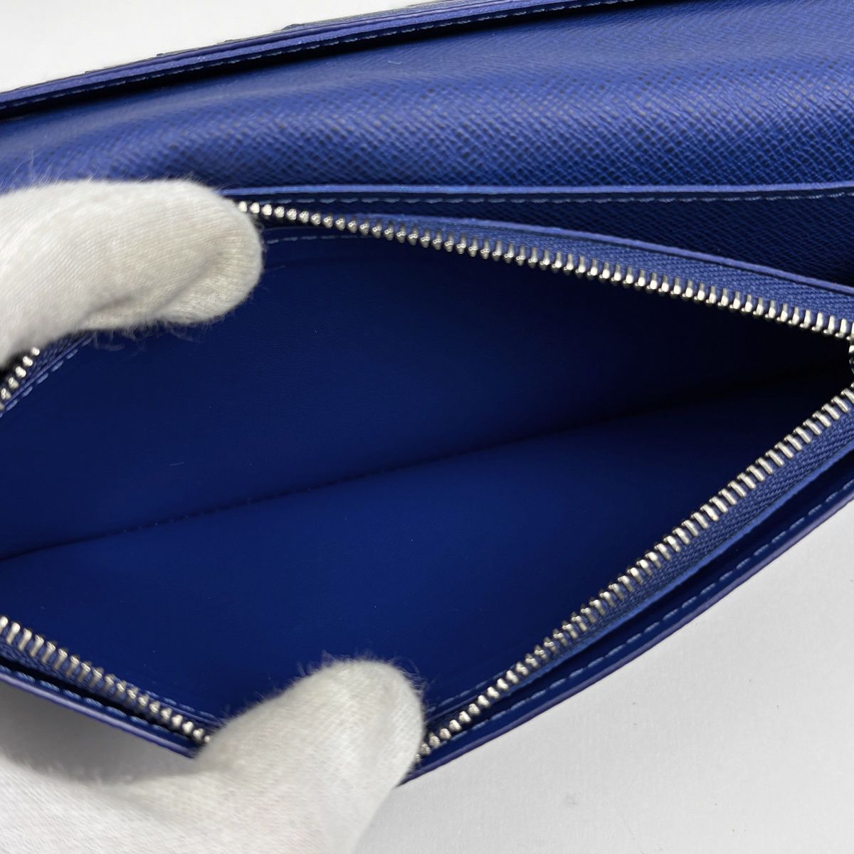 Louis Vuitton Portefeuille Brazza Wallet Taiga Cobalt — view 7