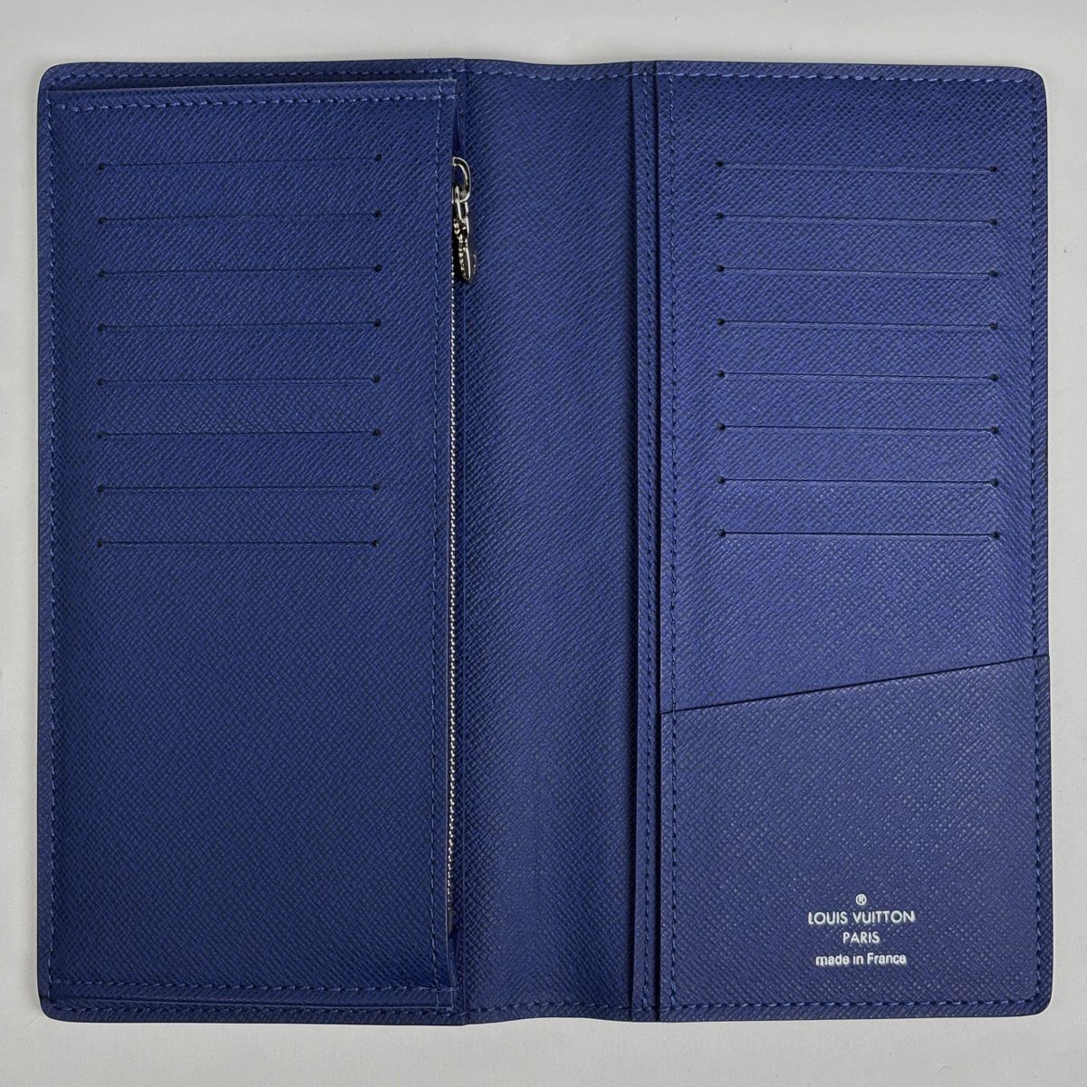 Louis Vuitton Portefeuille Brazza Wallet Taiga Cobalt — view 8