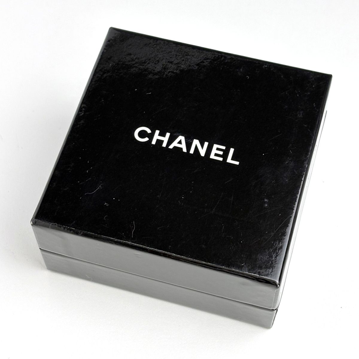 Chanel CC Logo Round Earrings Gold Plated — view 5