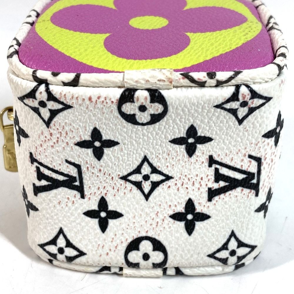 Louis Vuitton Pouch Porte-Monnaie Cube Monogram Giant Canvas White — view 6