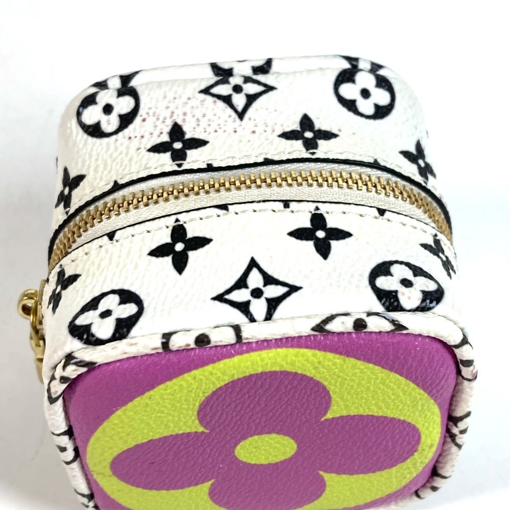 Louis Vuitton Pouch Porte-Monnaie Cube Monogram Giant Canvas White — view 3