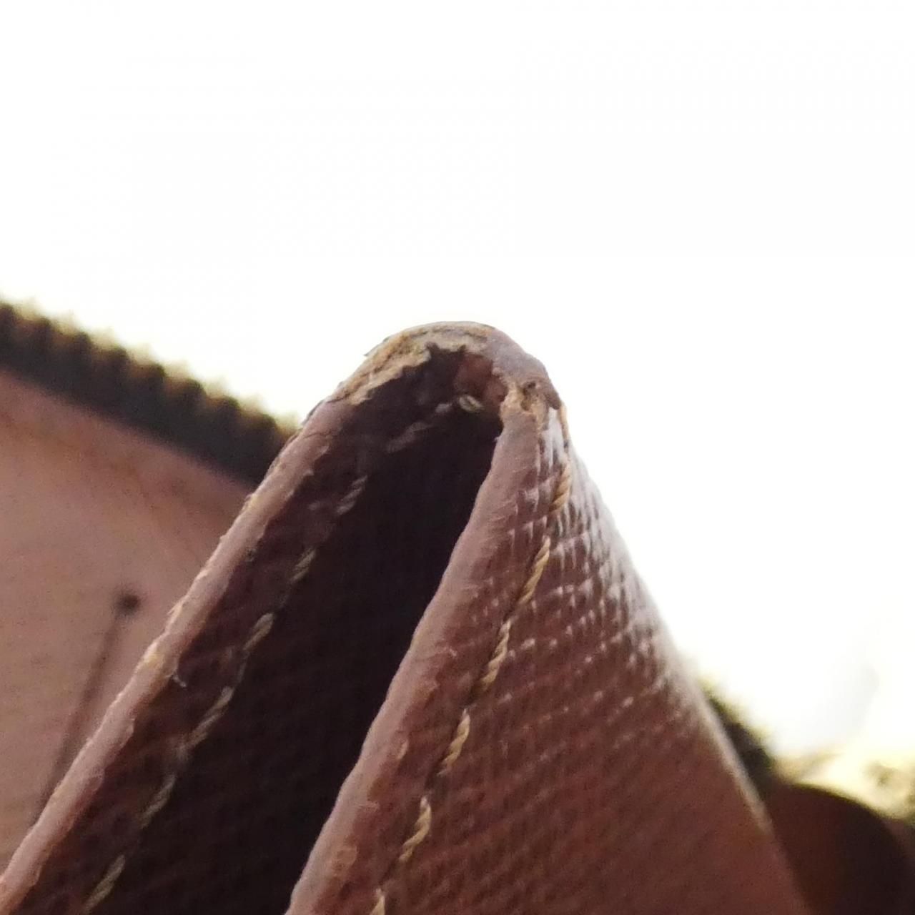 Louis Vuitton Monogram Portefeuille Noah Compact Wallet — view 6