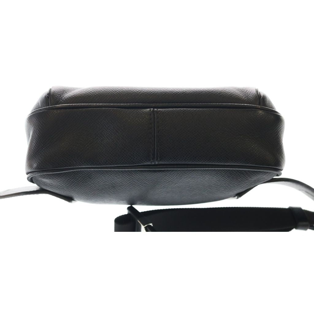 Louis Vuitton Bum Bag Taiga Leather Body Silver Black — view 4
