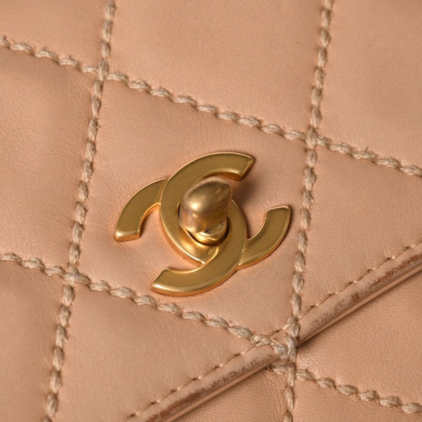 Chanel Wild Stitch Quilted 25 Chain Shoulder Bag CC Logo Calfskin Beige — view 4