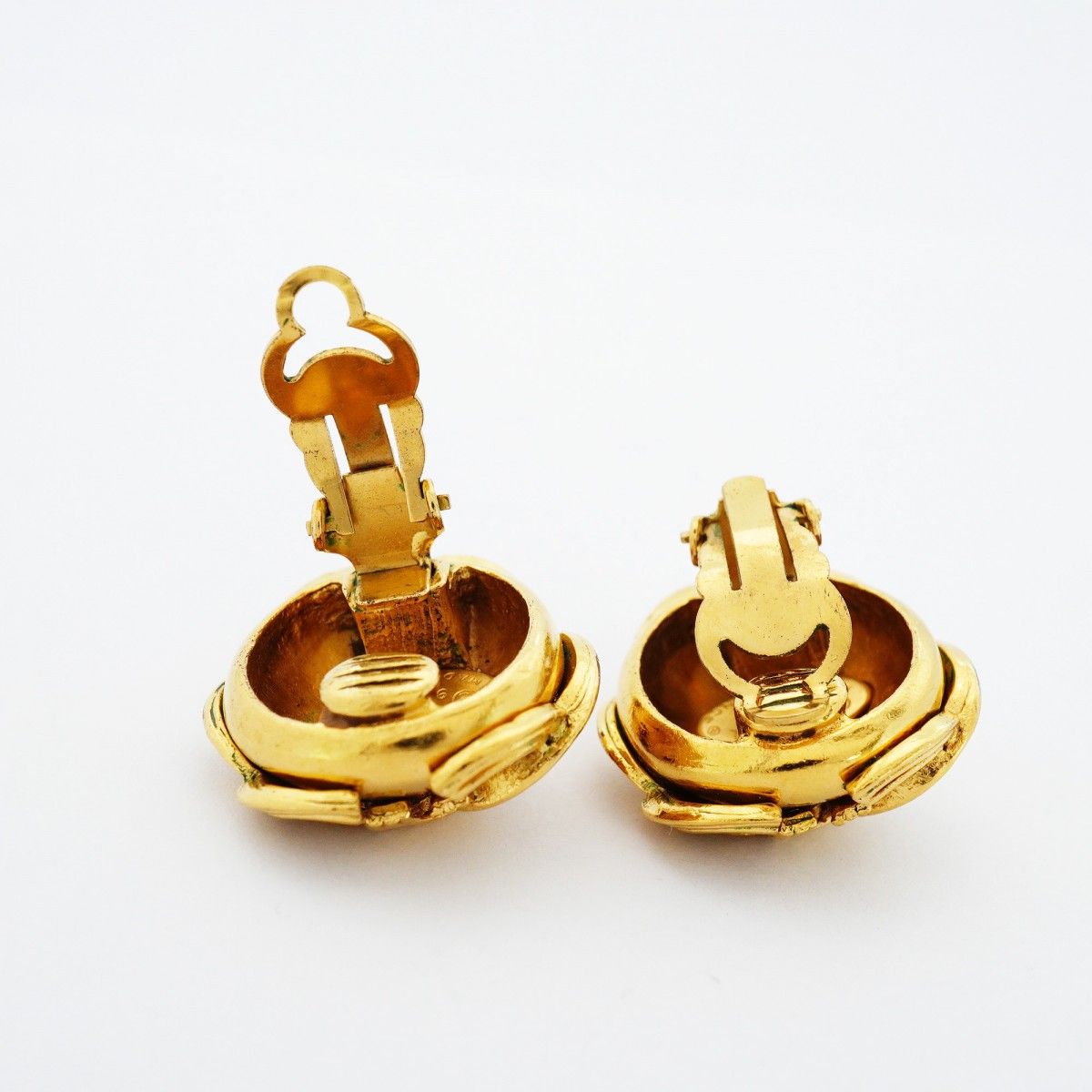 Chanel Earrings Vintage Triple Coco Gold Plated — view 3