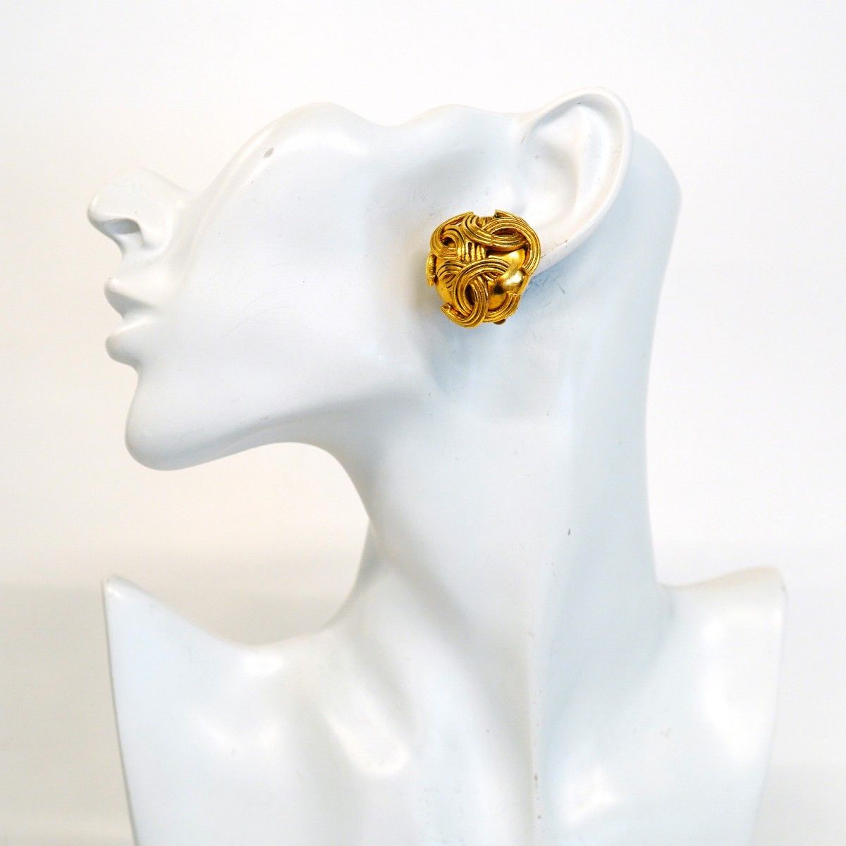 Chanel Earrings Vintage Triple Coco Gold Plated — view 5