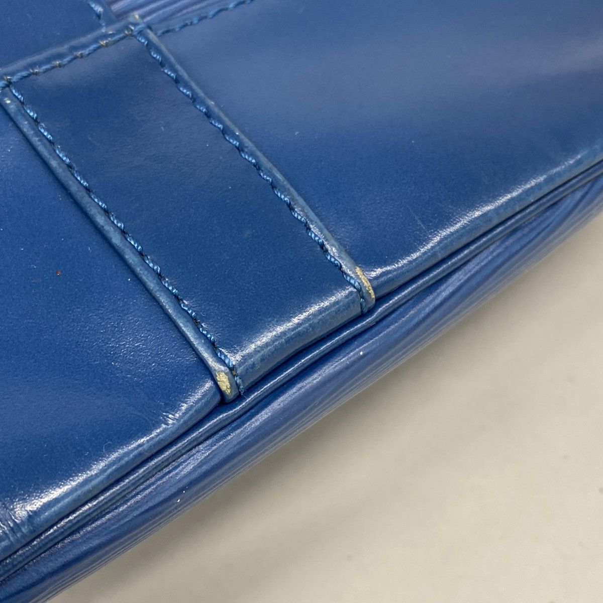 Louis Vuitton Shoulder Bag Epi Randonnee PM Toledo Blue — view 7