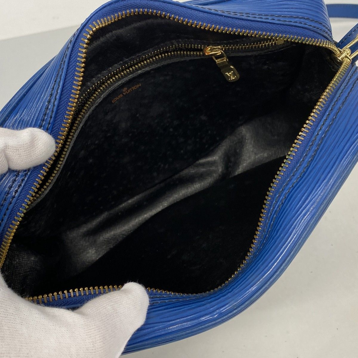 Louis Vuitton Shoulder Bag Epi Jonnefille Toledo Blue — view 4