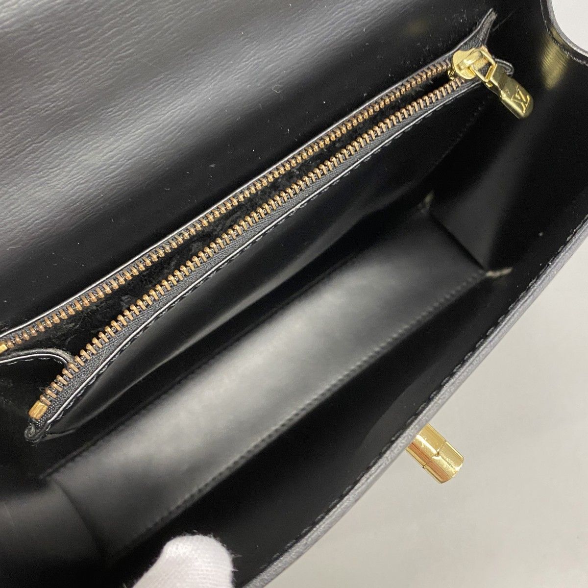 Louis Vuitton Handbag Epi Malesherbes Noir — view 4