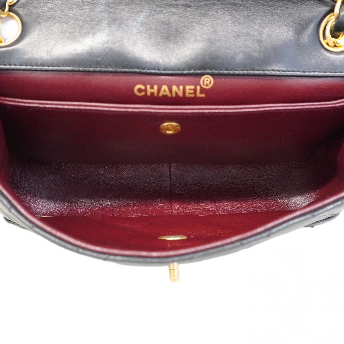 Chanel Shoulder Bag Quilted Lambskin Black Gold — view 4