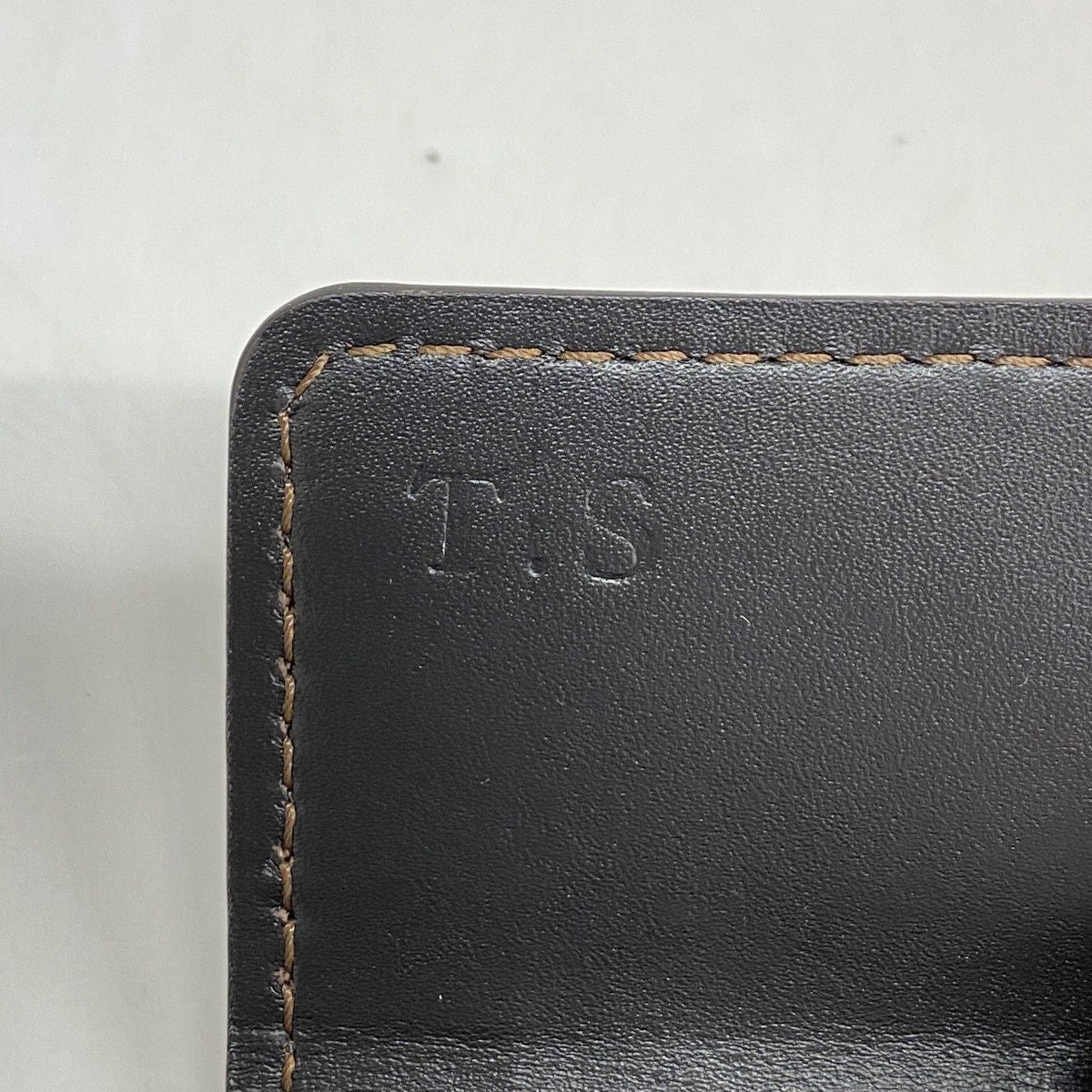 Louis Vuitton Key Case Utah Multicles 6 Cafe Key Holder — view 5