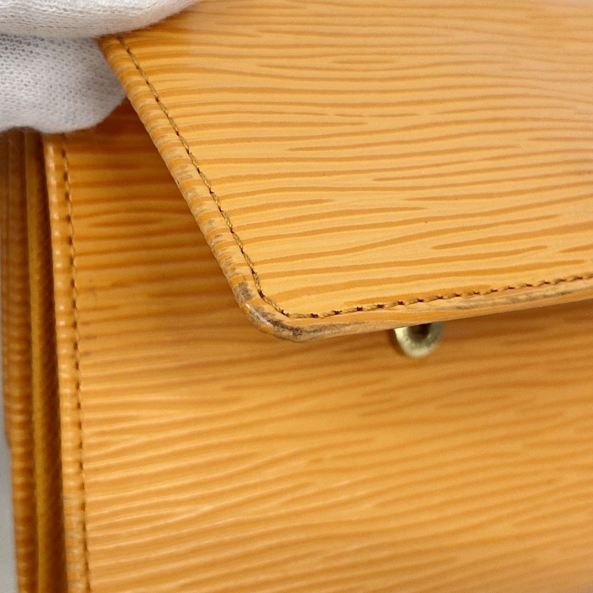 Louis Vuitton Trifold Wallet Epi Porte-Monnaie Billets Cult Cles Mandarin — view 7