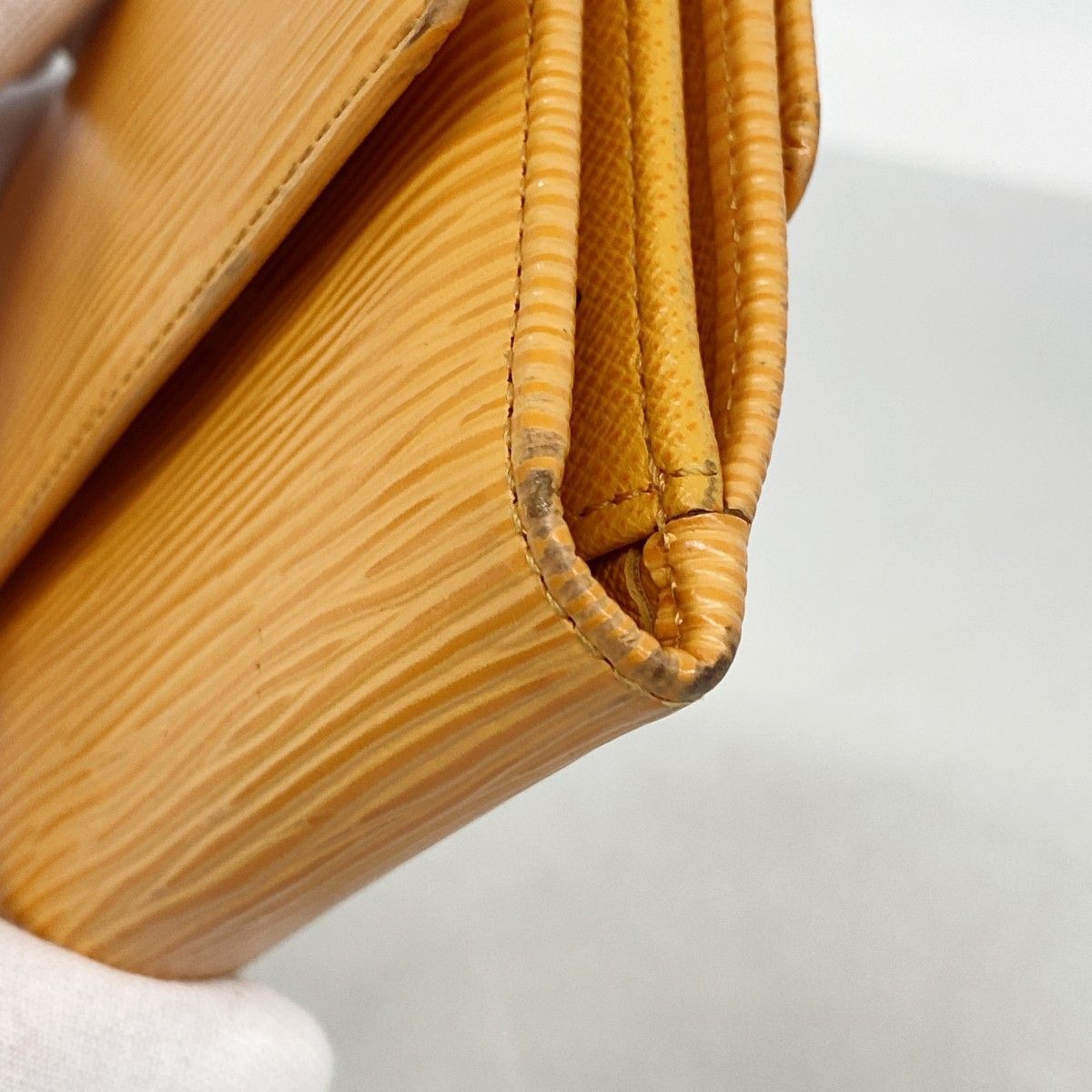 Louis Vuitton Trifold Wallet Epi Porte-Monnaie Billets Cult Cles Mandarin — view 5