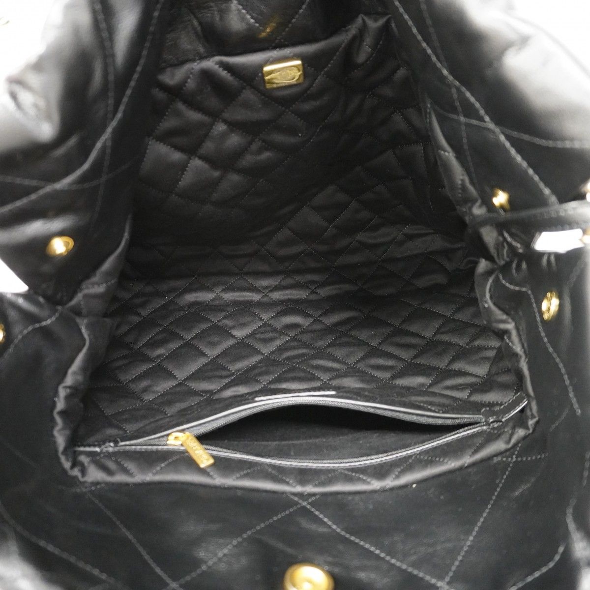Chanel Shoulder Bag 22 Calf Black Chien Pants Gold — view 4