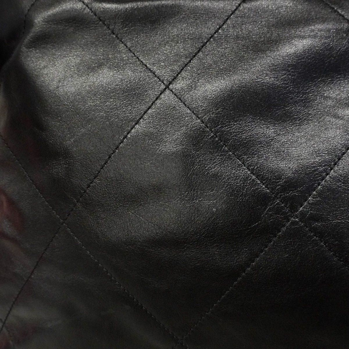 Chanel Shoulder Bag 22 Calf Black Chien Pants Gold — view 6