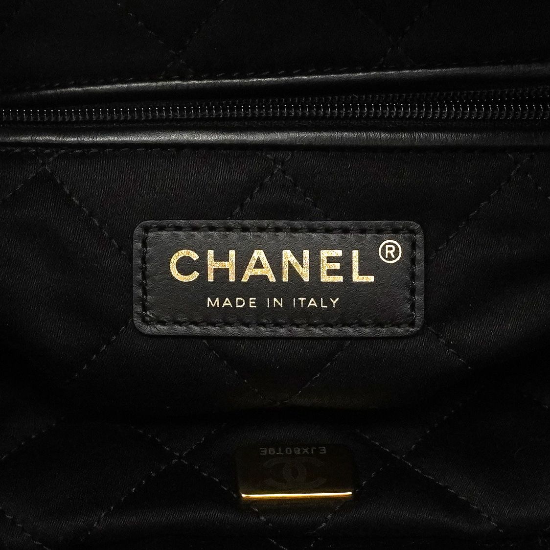 Chanel Shoulder Bag 22 Calf Black Chien Pants Gold — view 5