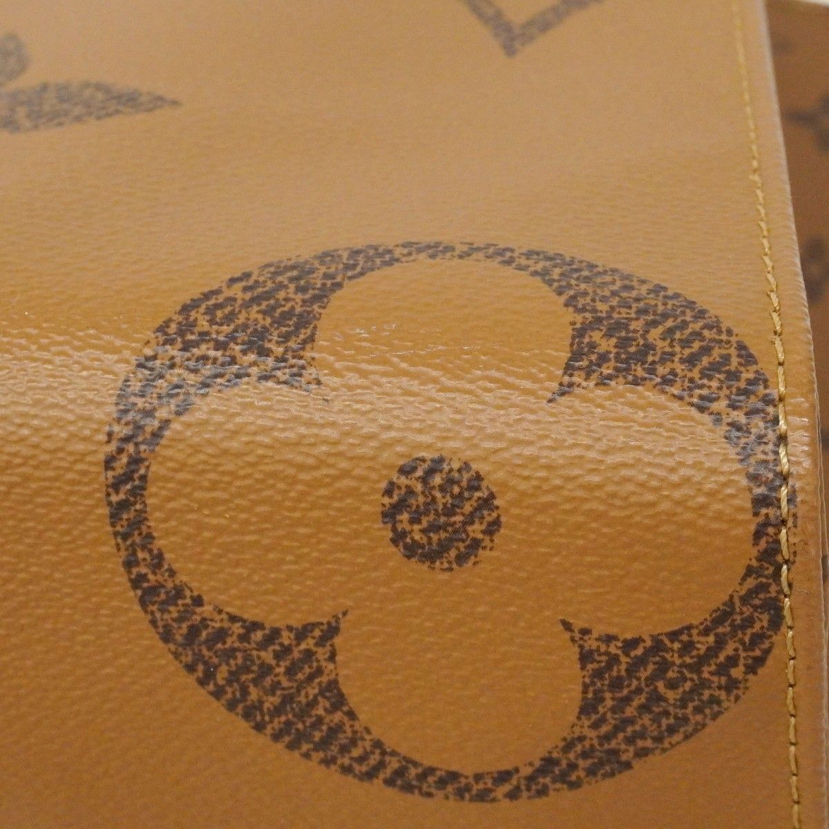 Louis Vuitton Tote Monogram Reverse Giant On The Go MM Brown — view 7
