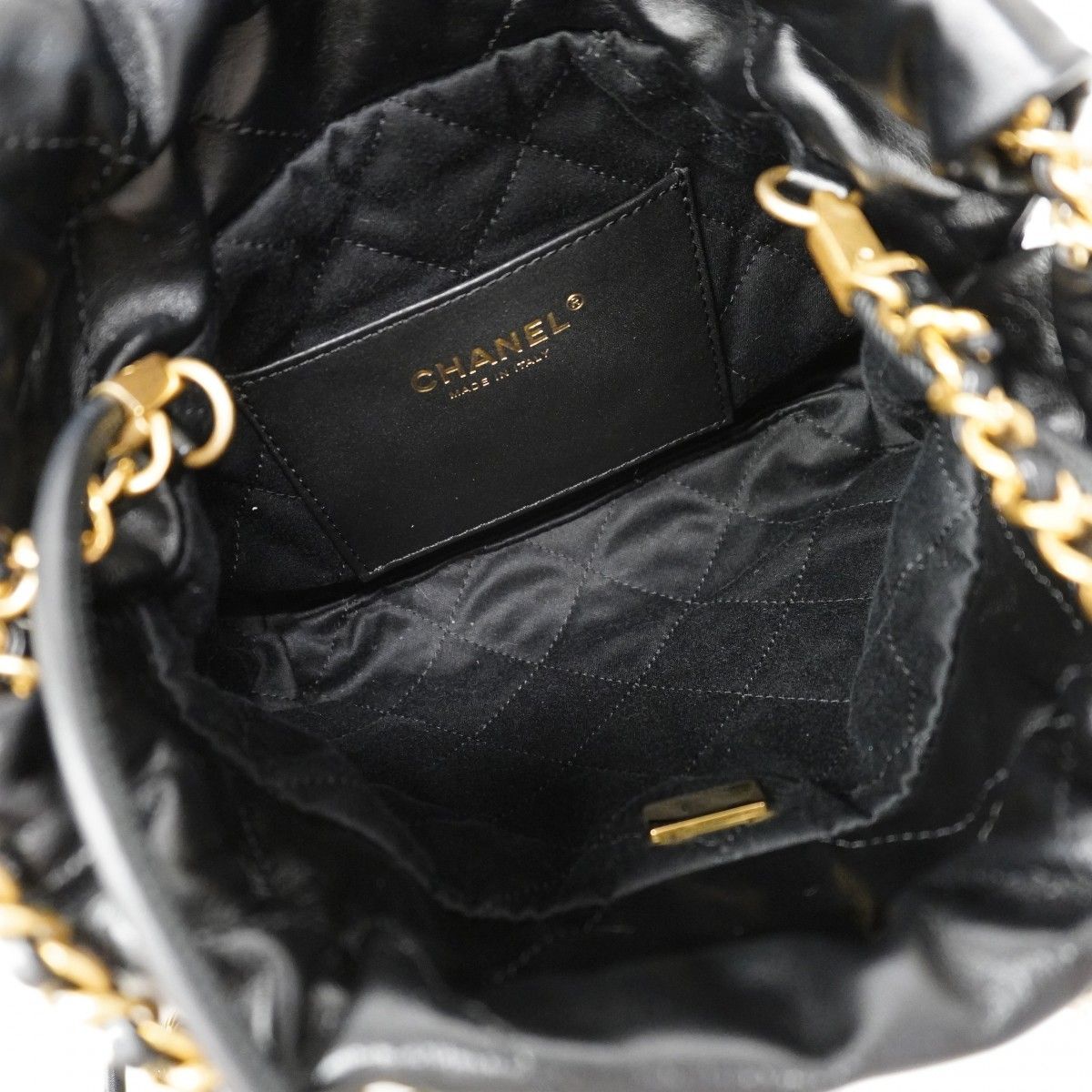 Chanel Handbag 22 Calf Black Gold 2-Way — view 4