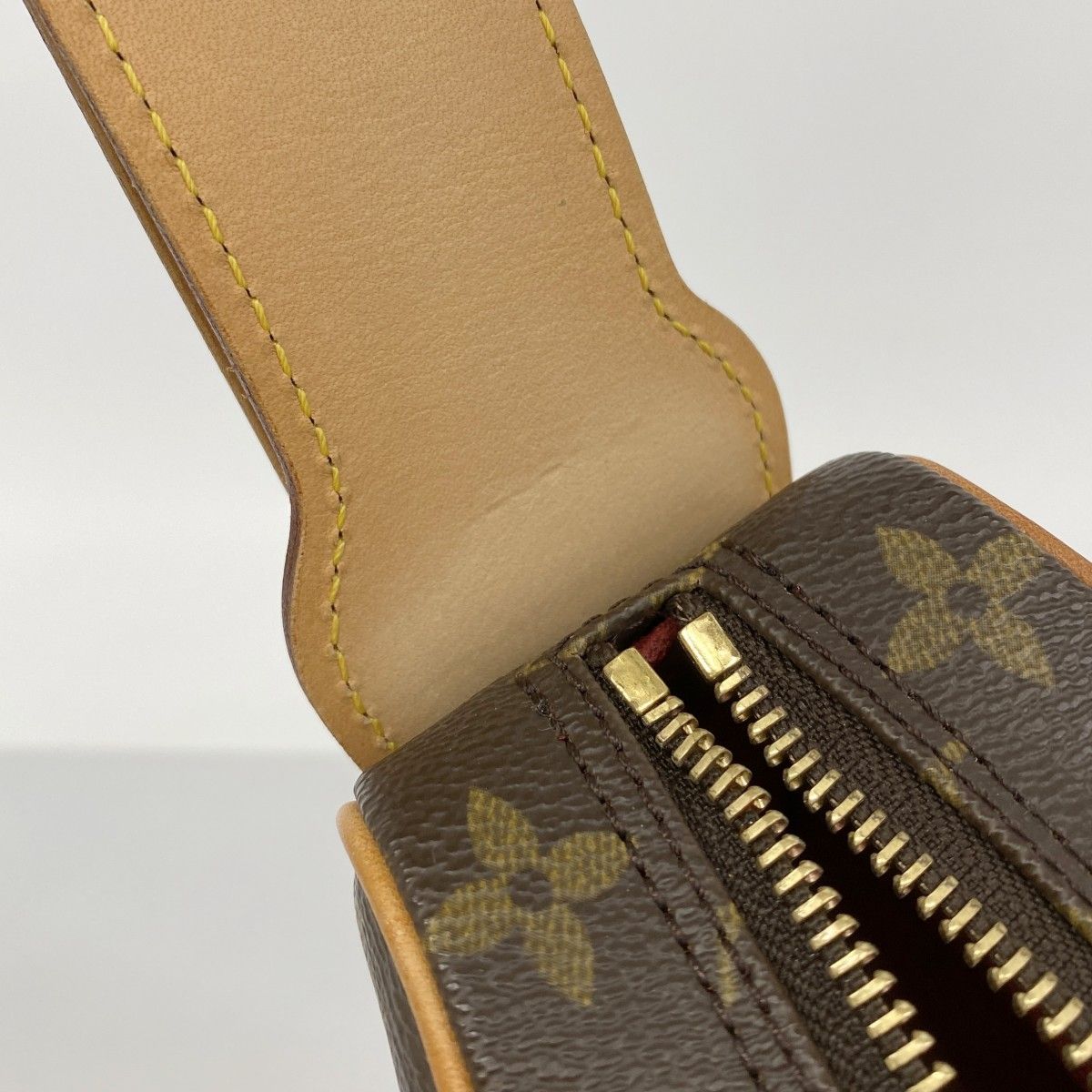 Louis Vuitton Shoulder Bag Monogram Croissant GM Brown — view 8