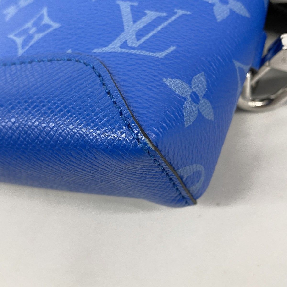 Louis Vuitton Belt Bag Taigarama Duo Blue — view 6