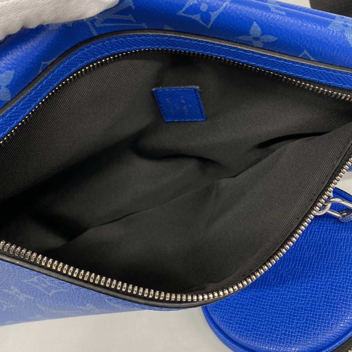 Louis Vuitton Belt Bag Taigarama Duo Blue — view 4