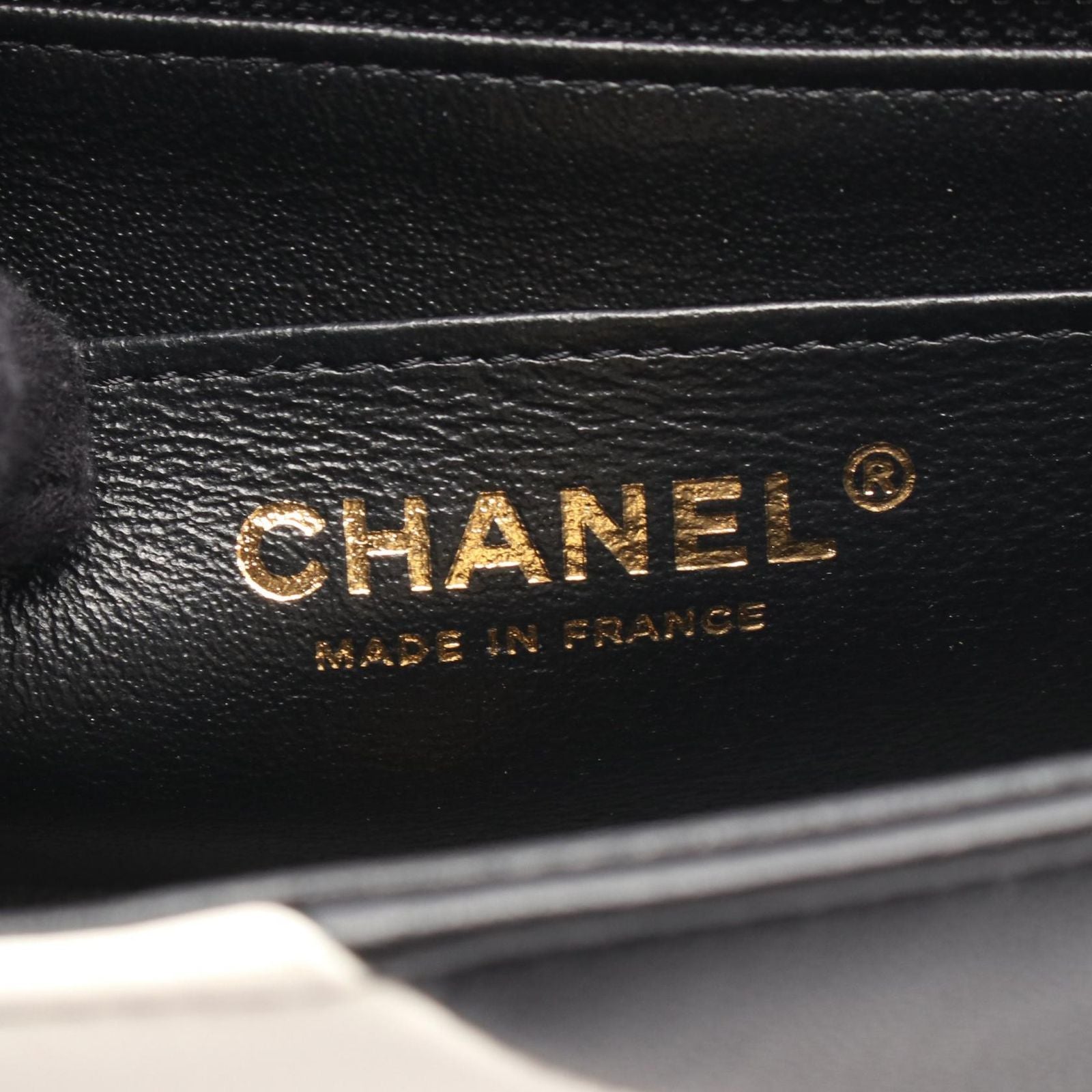 Chanel Shoulder Bag Black White Lambskin Chain — view 4