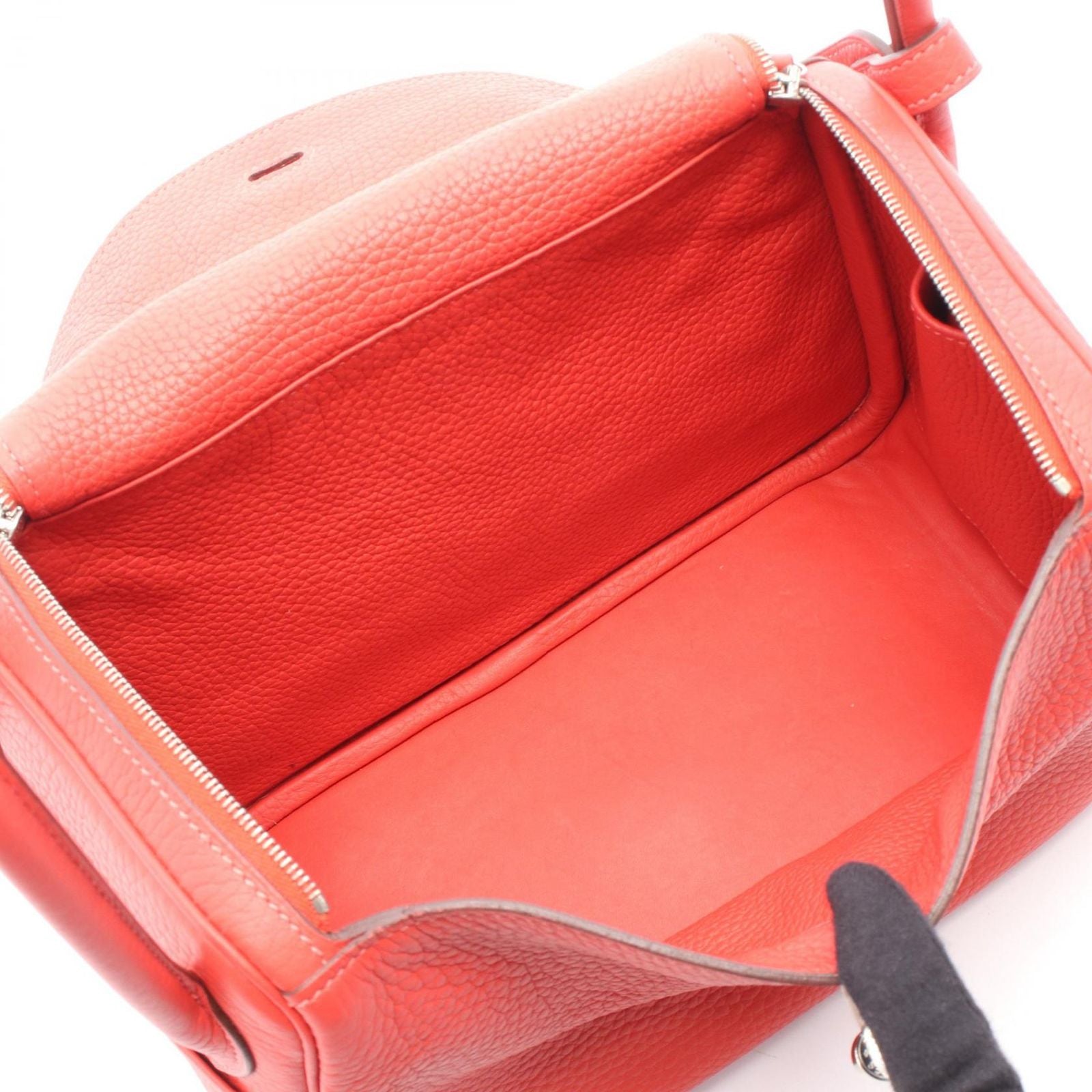 Hermes Shoulder Bag Lindy 26 Rouge Pivoine Leather — view 3