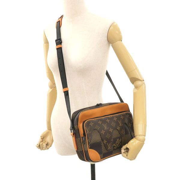 Louis Vuitton Damier LV Giant Nile Messenger — view 9