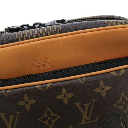 Louis Vuitton Damier LV Giant Nile Messenger — view 4