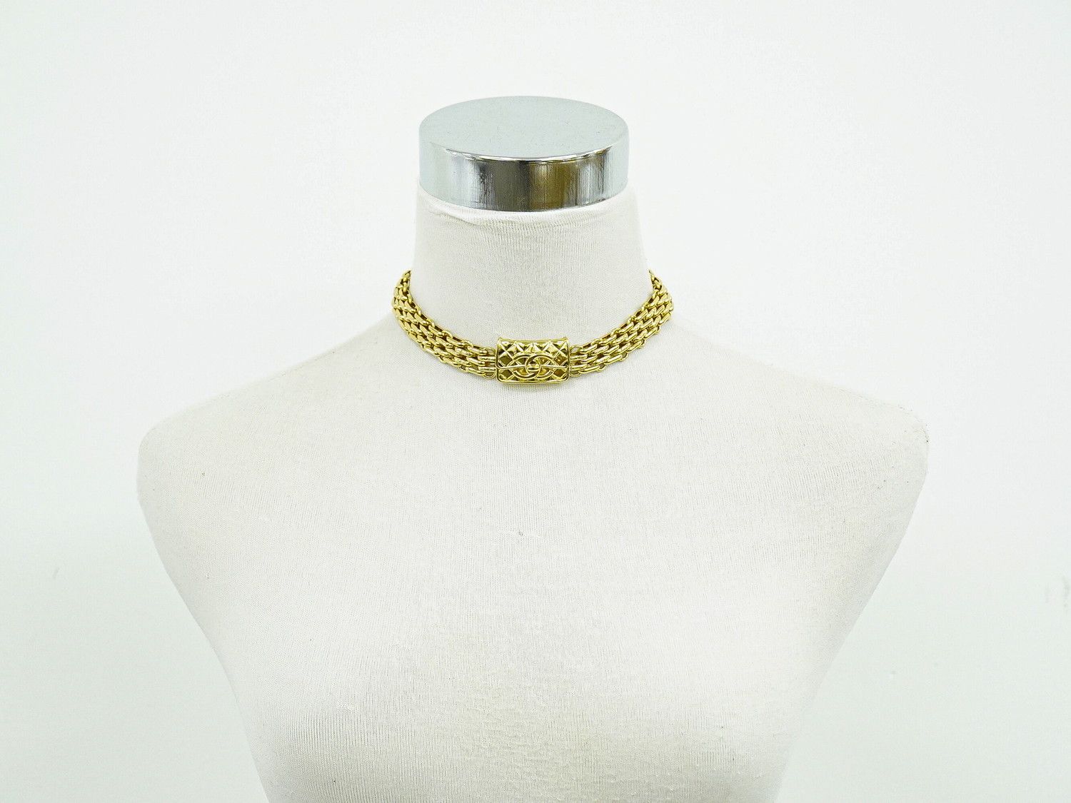 Chanel CC Logo Choker Necklace Gold Plated — view 8