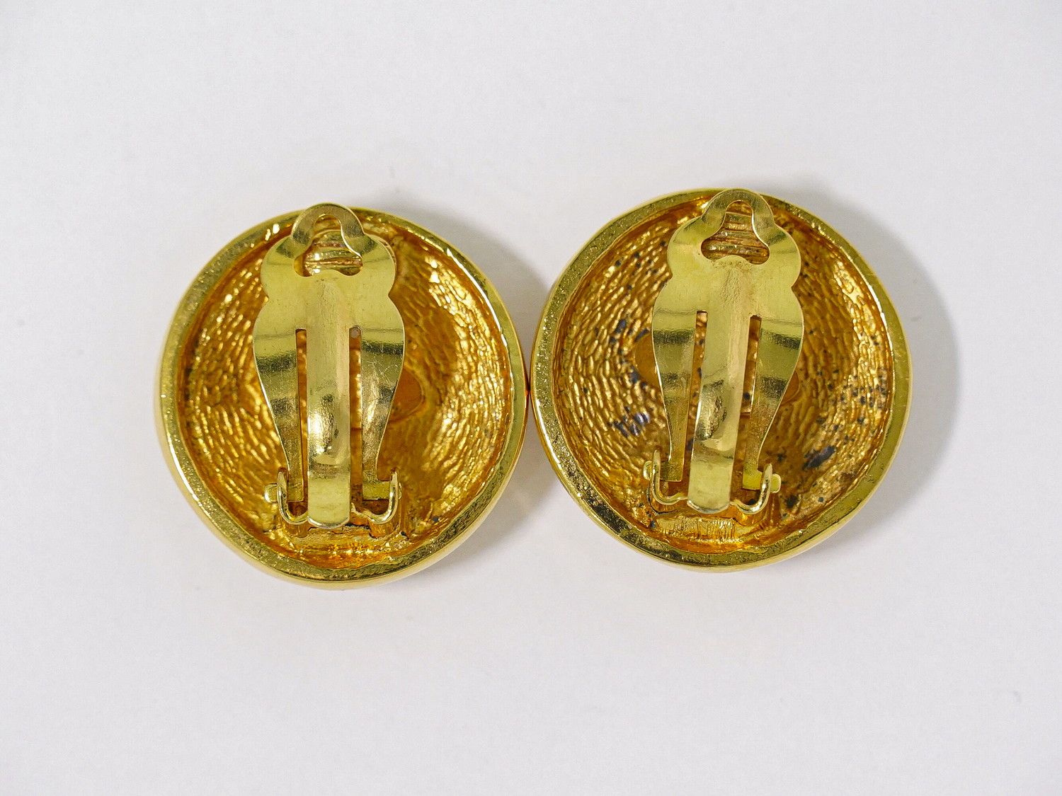 Chanel CC Logo Quilted Earrings Gold Plated — view 2