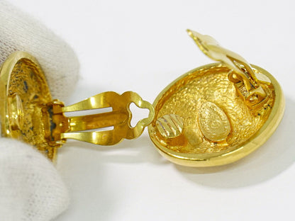Chanel CC Logo Quilted Earrings Gold Plated — view 3