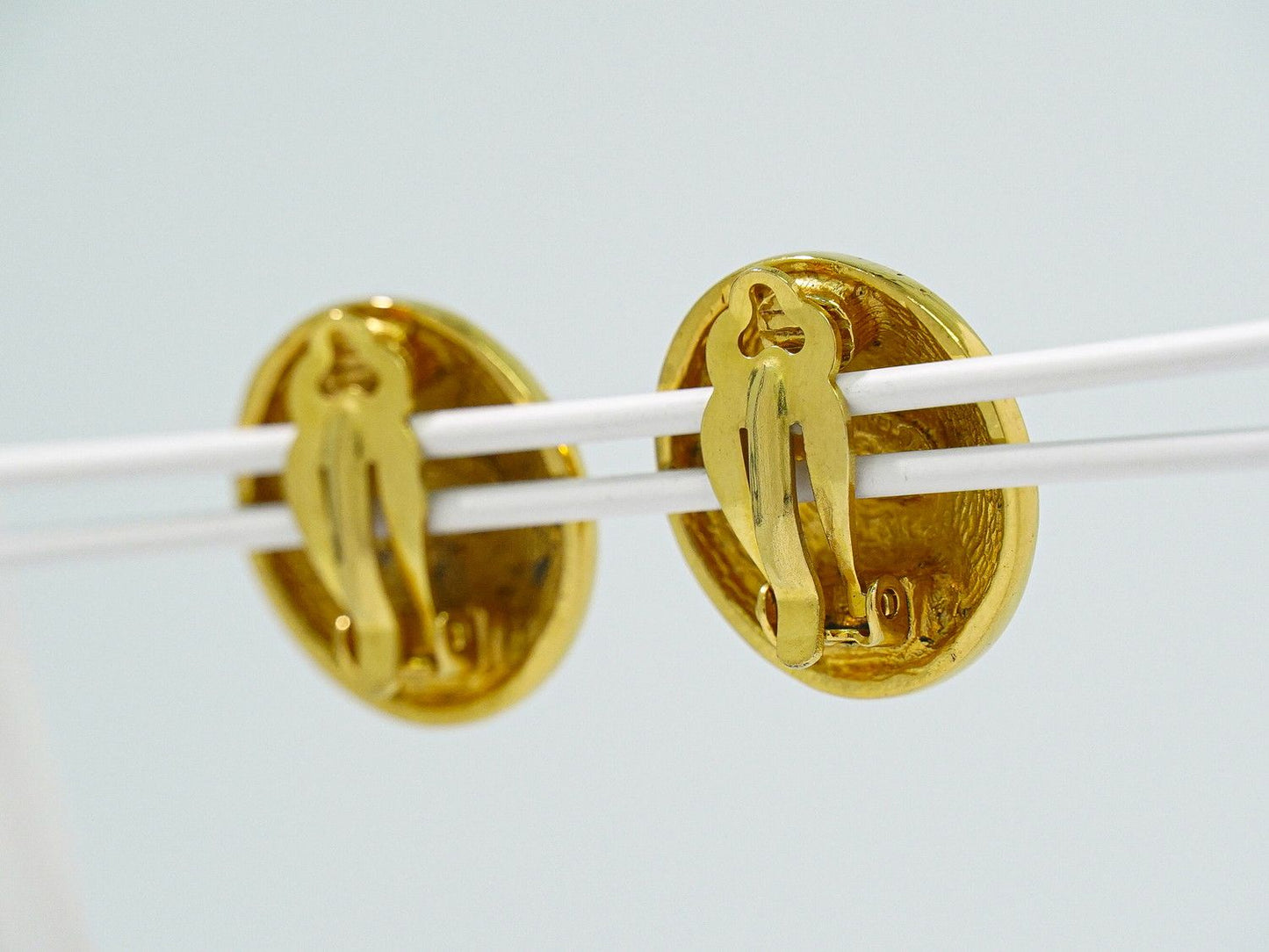 Chanel CC Logo Quilted Earrings Gold Plated — view 8