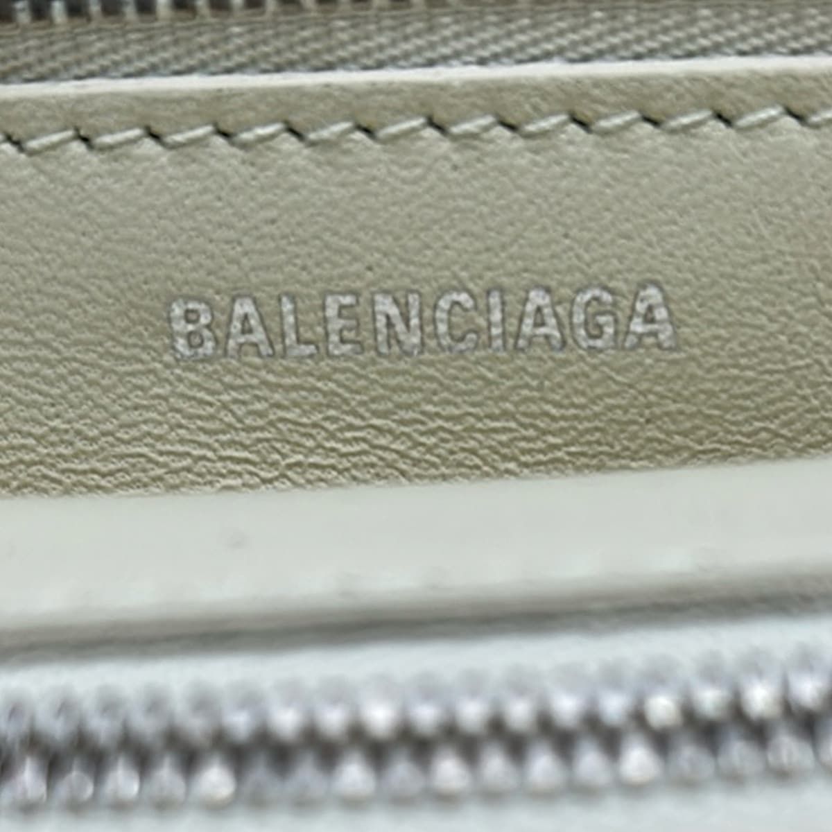 Balenciaga Tote Ivory Black Leather Shearling — view 9