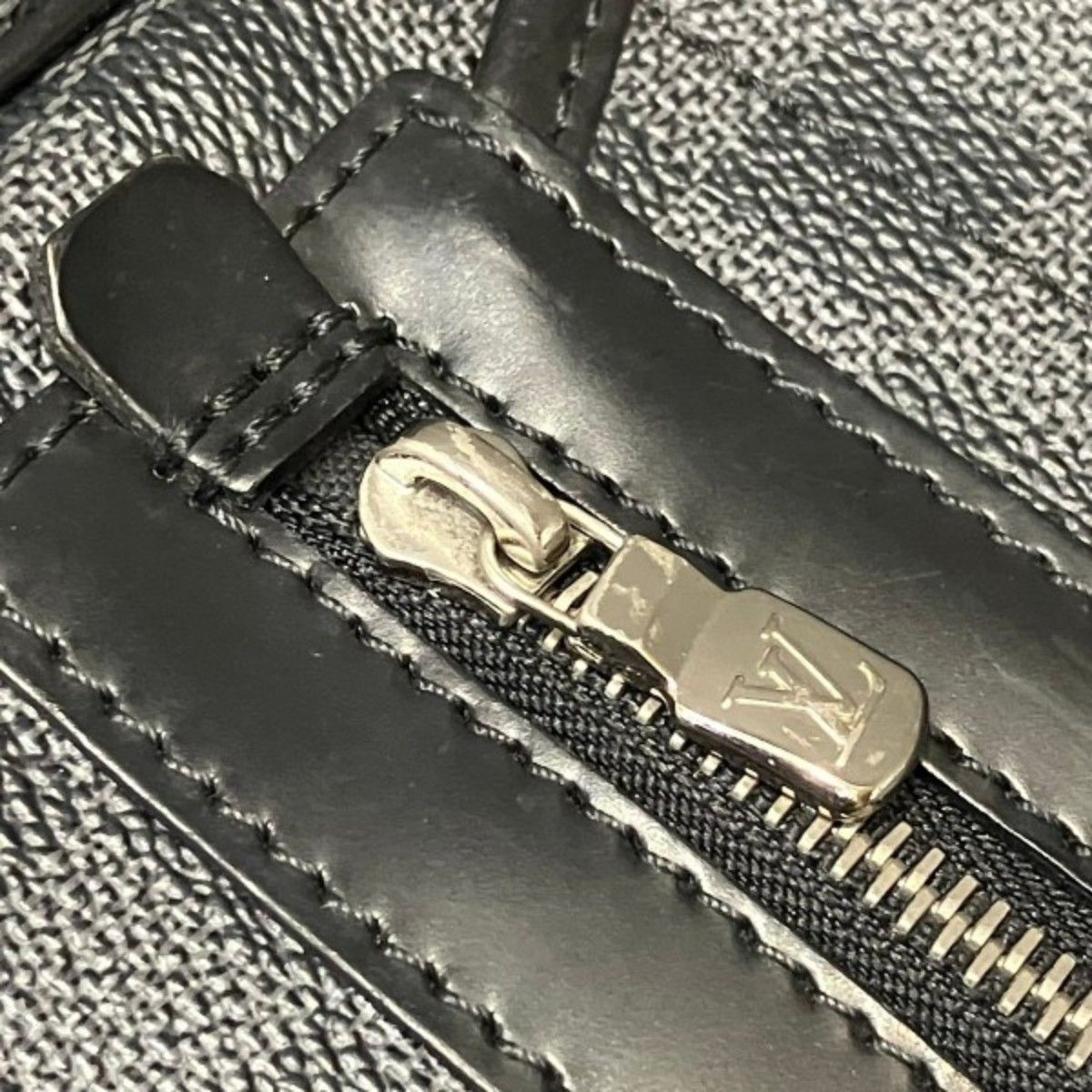 Louis Vuitton Daniel MM Damier Graphite Shoulder Bag Canvas — view 8