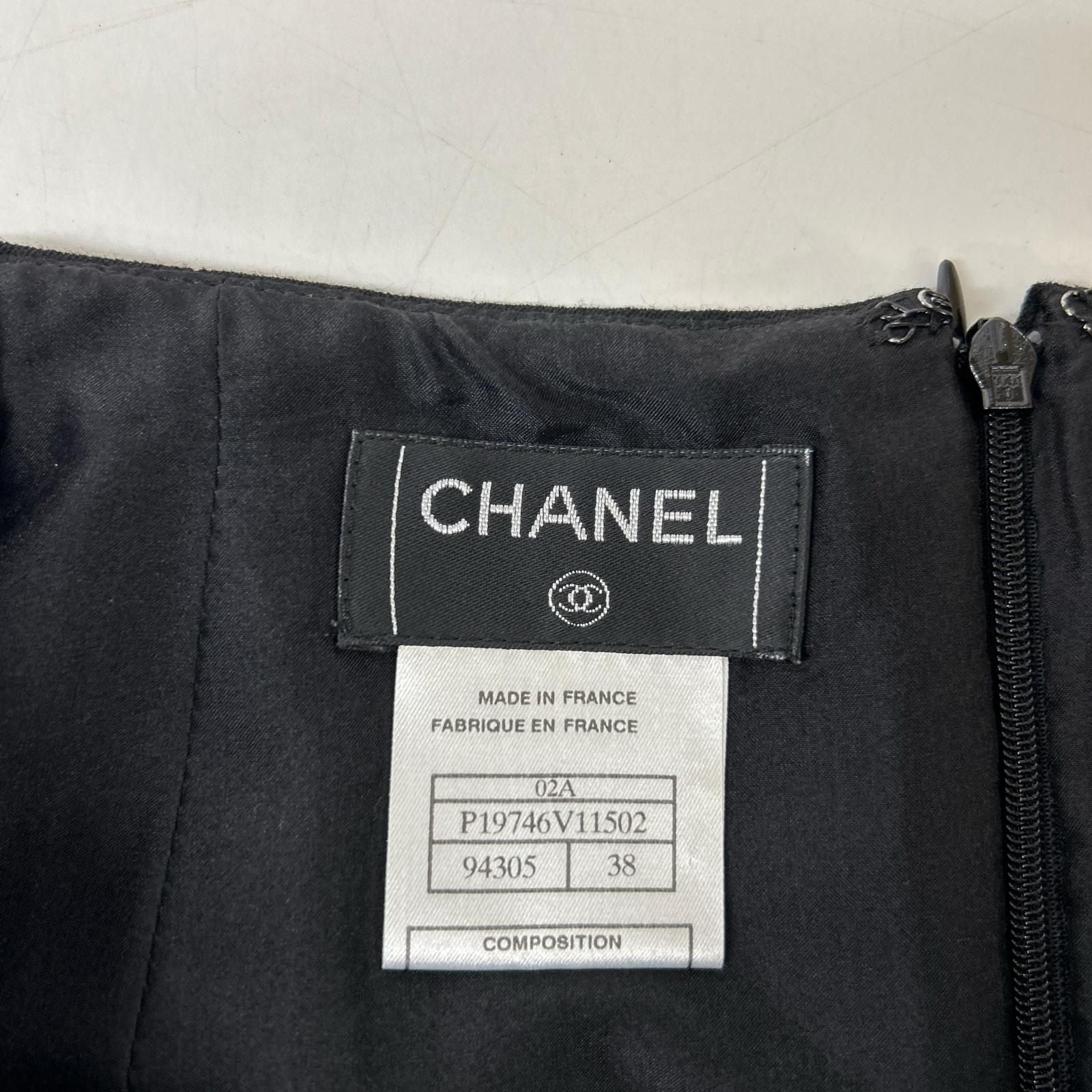 Chanel Black Wool CC Logo Zipper Midi Skirt 38 — view 3