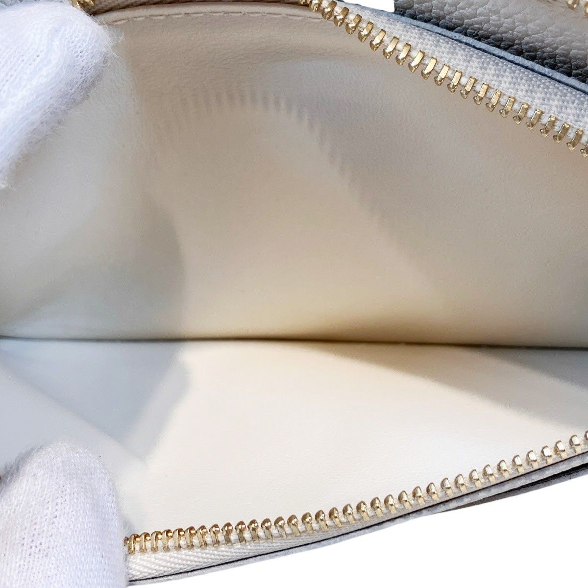 Louis Vuitton Portefeuille Cles Monogram Empreinte Bifold Wallet — view 6