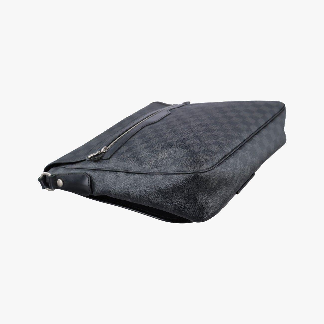 Louis Vuitton Daniel MM Noir Damier Graphite Messenger — view 7