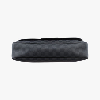 Louis Vuitton Daniel MM Noir Damier Graphite Messenger — view 3