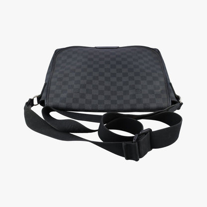 Louis Vuitton Daniel MM Noir Damier Graphite Messenger — view 8