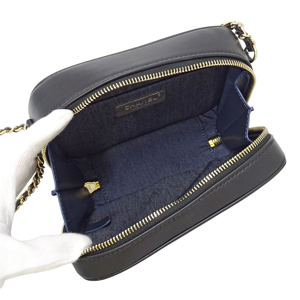 Chanel Shoulder Bag Leather Black Gold Chain Small — view 5